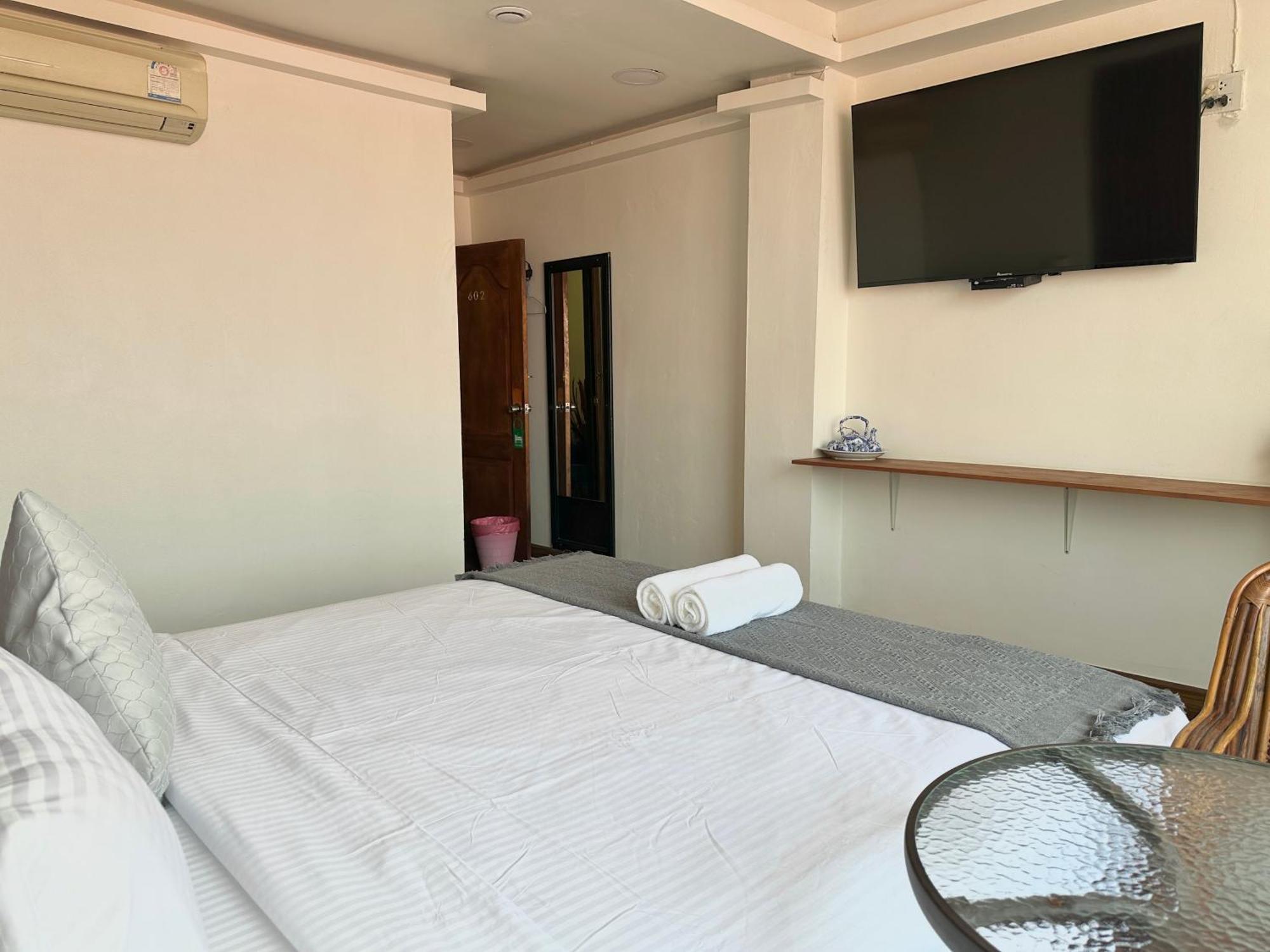 Longzhu Guesthouse Bangkok Exterior foto